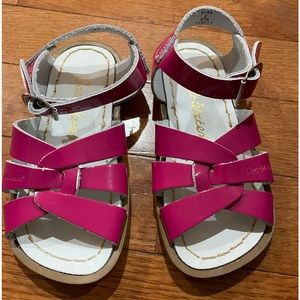 Sun Sands Fuchsia Size 7